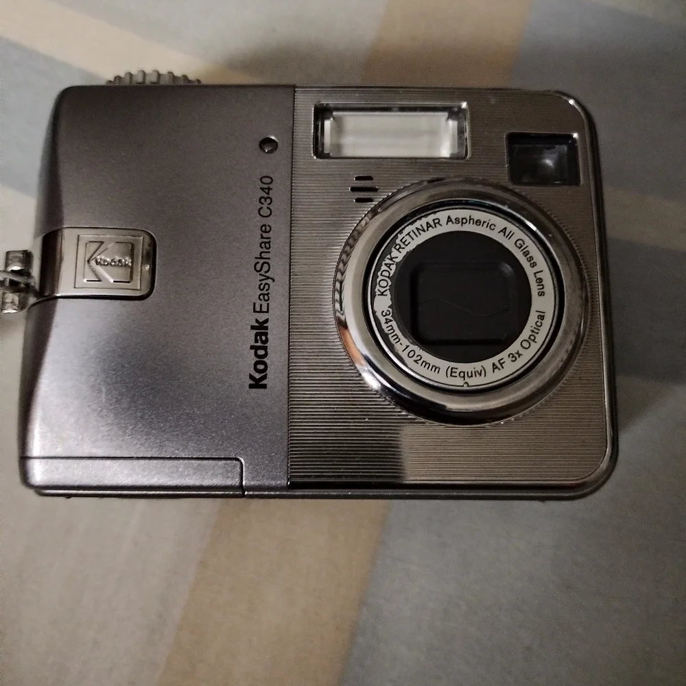 Kodak EasyShare C340 5MP Digital Camera 3x Zoom Silver TESTED/ Camera Bag GUC